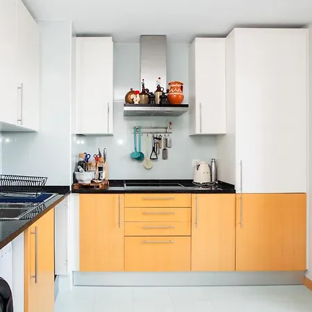 Picturesque & Modern 2 Bedroom Flat With Rooftop Pool In Lejlighed