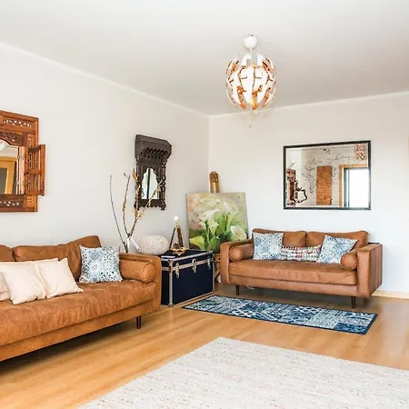 Picturesque & Modern 2 Bedroom Flat With Rooftop Pool In Lejlighed