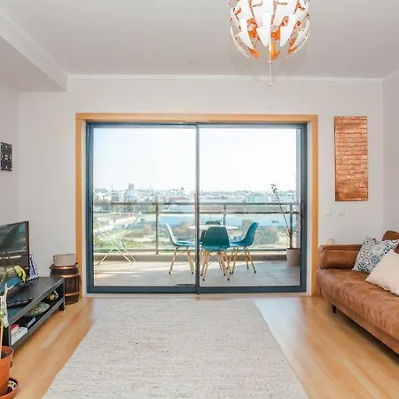 Lejlighed Picturesque & Modern 2 Bedroom Flat With Rooftop Pool In