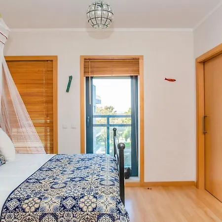 Picturesque & Modern 2 Bedroom Flat With Rooftop Pool In *