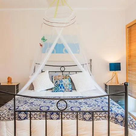 Picturesque & Modern 2 Bedroom Flat With Rooftop Pool In *