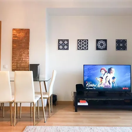 Lejlighed Picturesque & Modern 2 Bedroom Flat With Rooftop Pool In