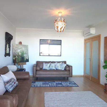 Picturesque & Modern 2 Bedroom Flat With Rooftop Pool In *