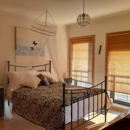 Picturesque & Modern 2 Bedroom Flat With Rooftop Pool In *