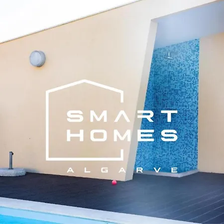 Picturesque & Modern 2 Bedroom Flat With Rooftop Pool In Olhão